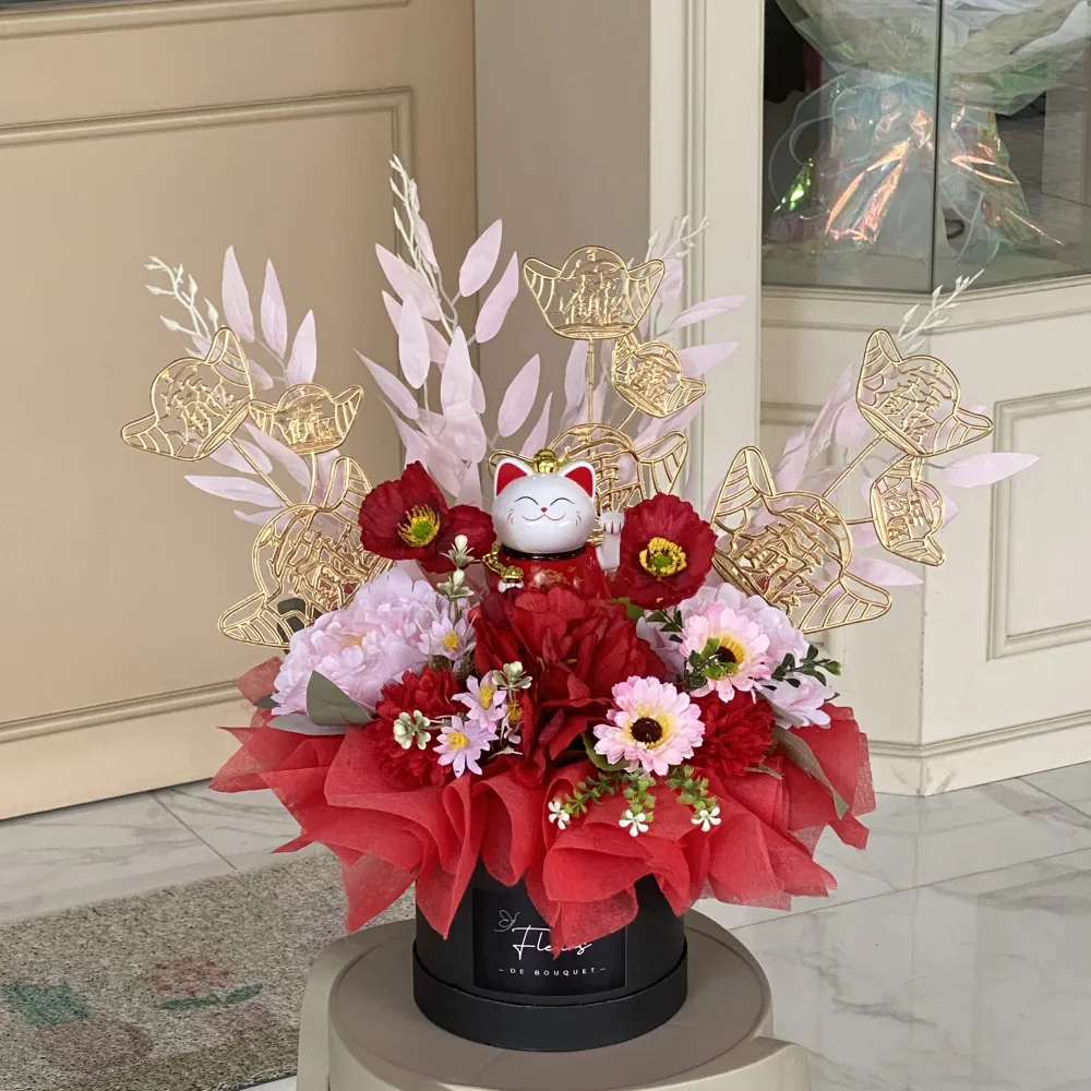 Rocher Lucky cat Bloombox (M) | ARTIFICIAL FLOWER