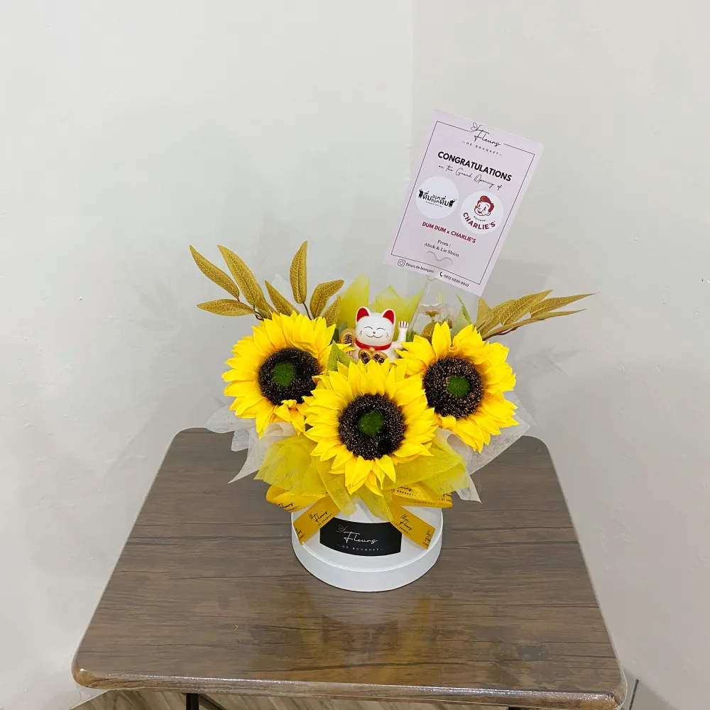 Sunflower Lucky Cat Bloombox (M)| ARTIFICIAL FLOWER
